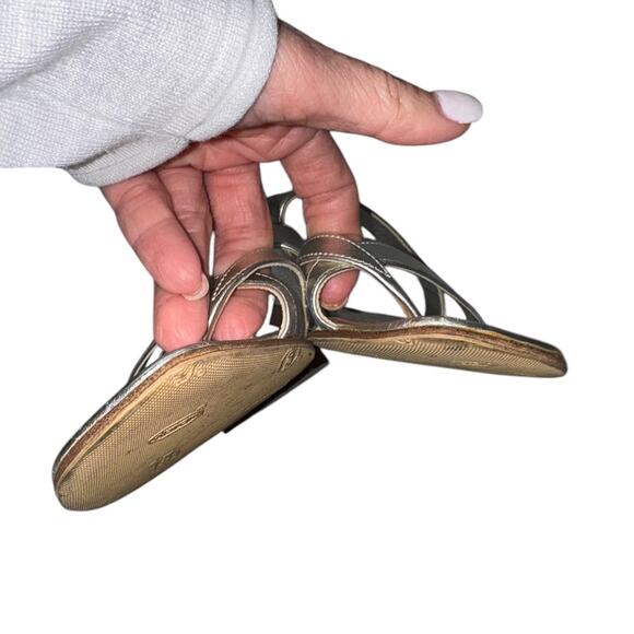 Manolo Blahnik Susa Silver Leather Flat Strappy Thong Sandal Size 37.5 - Picture 11 of 16